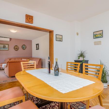 Stunning Apartment In Malinska With Kitchen Exterior photo